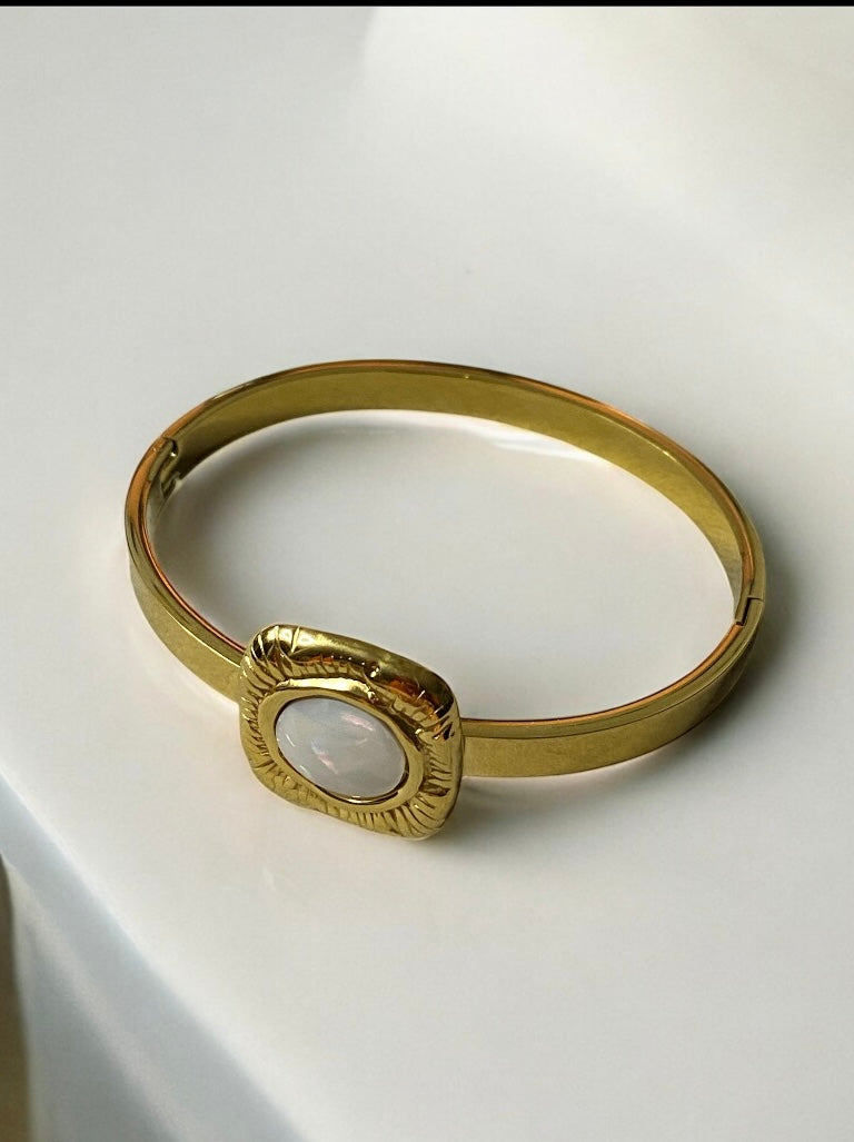 JewelsStar Anti-Tarnish Gold-Plated Bracelet | Elegant, Waterproof & Skin-Friendly | Daily Wear Designer Bracelet for Women